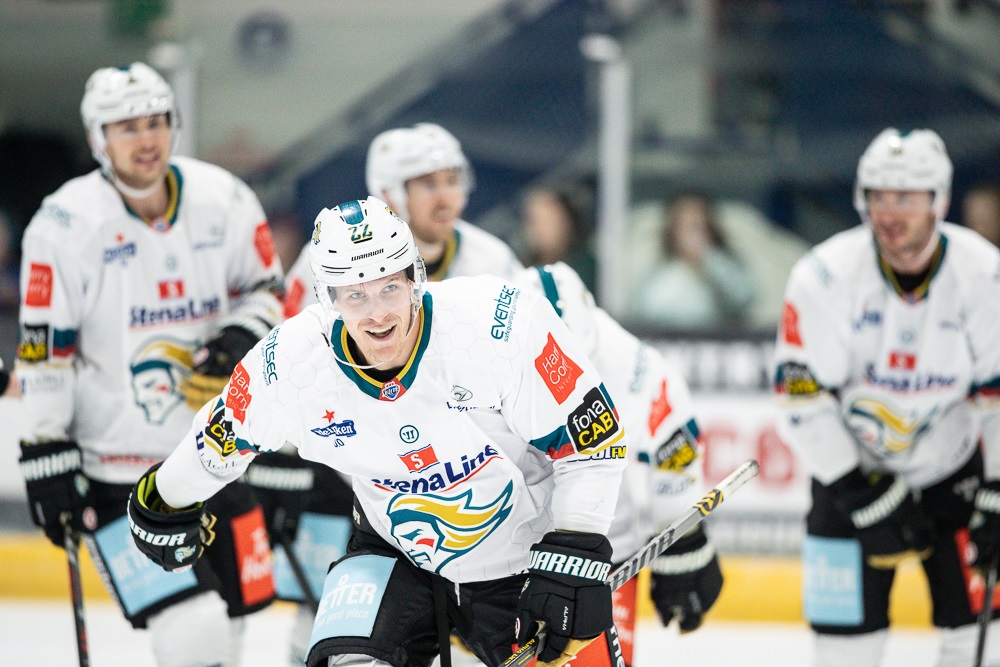 Giants bounce back after Conway hatrick