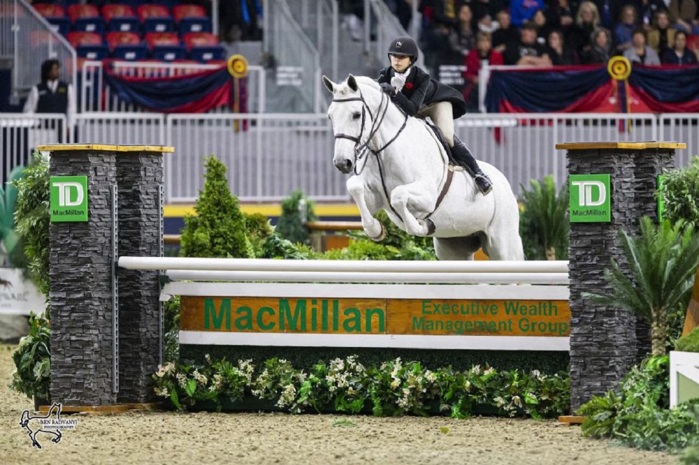Leanna Lazzari Wins $25,000 Knightwood Hunter Derby